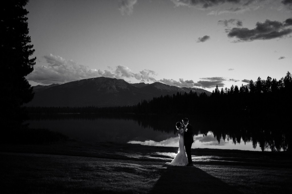 Black and White Bride and Groom Photo, Outdoor Jasper Wedding