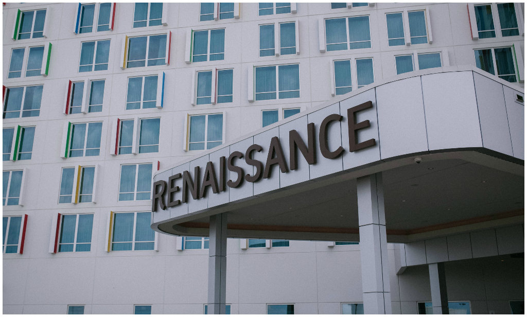 Modern Edmonton Wedding at Renaissance Edmonton Airport Hotel