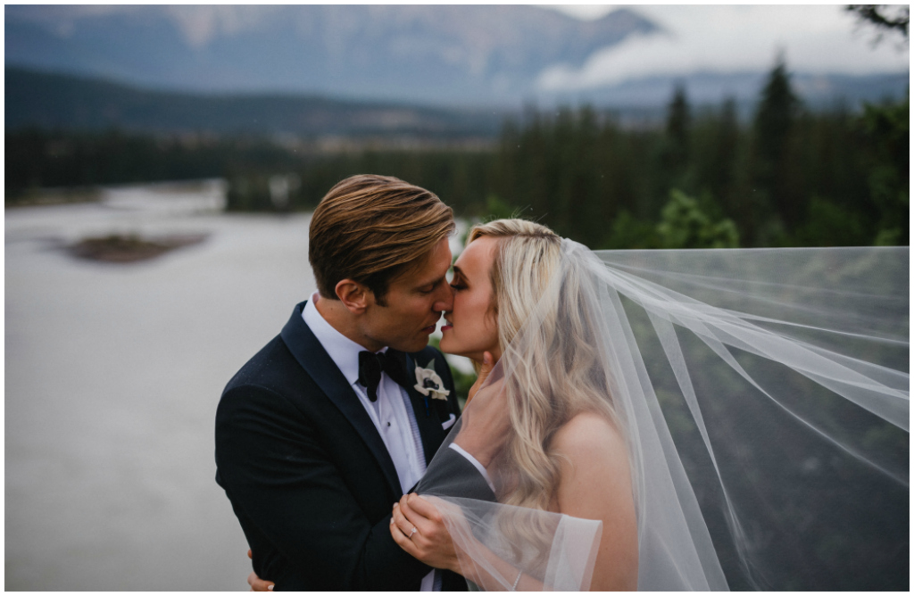 bride and groom mountain wedding photos