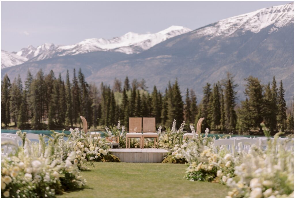 Custom round stage hindu wedding ceremony